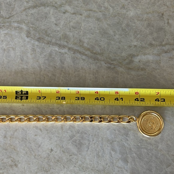 CHANEL ✨ MINT CONDITION ✨ 1980’s Rue Cambon 22k Gold Plated Triple Chain Belt - Picture 9 of 9